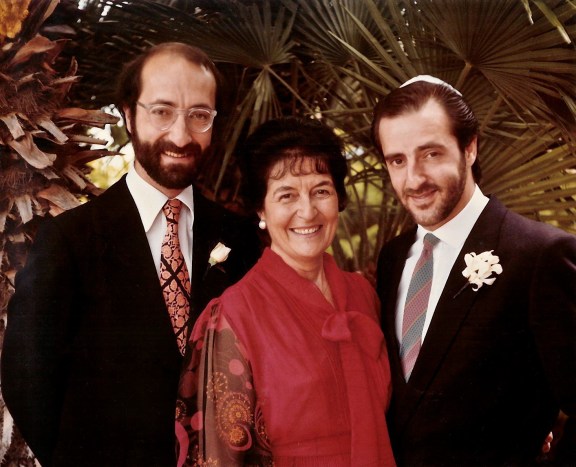 Laura with her sons, Arthur to the left and Leo to the right. (Photograph taken on Leo's wedding in California, 1983)
