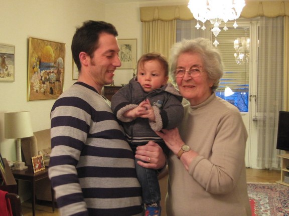 Recent picture of Laura with her grandson Joel and great-grandson Aner (Stockholm, 2013)